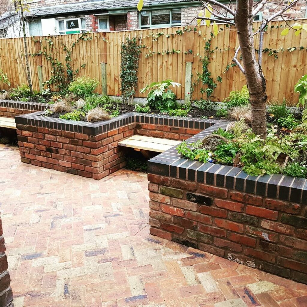 Our Cotswold Blend of facing bricks add instant luxury to garden design. 